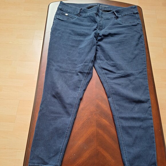 Jeans - Women's - Plus - Size 22 - Dark Blue - Tapered - Faded look - Picture 3 of 3